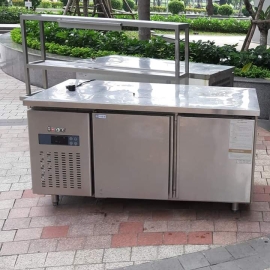 thanh lý bàn tủ mát