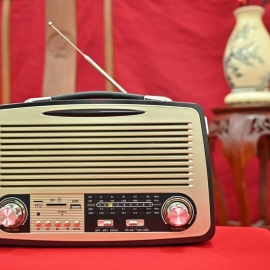 Đài Radio KEMAI 1700 hộp gỗ, thiết kế cổ điển, bắt sóng khỏe, đa dạng chức năng