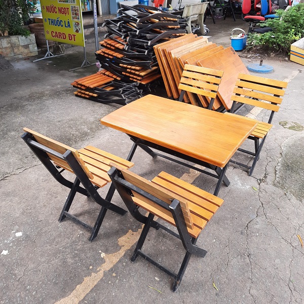 thanh-ly-ban-ghe-sat-quan-an