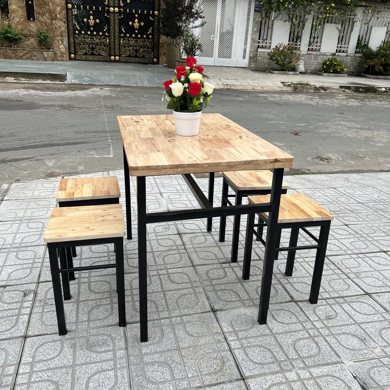 thanh-ly-ban-ghe-sat-quan-an